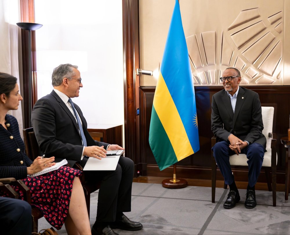 Perezida  Paul Kagame yageze mu bufaransa